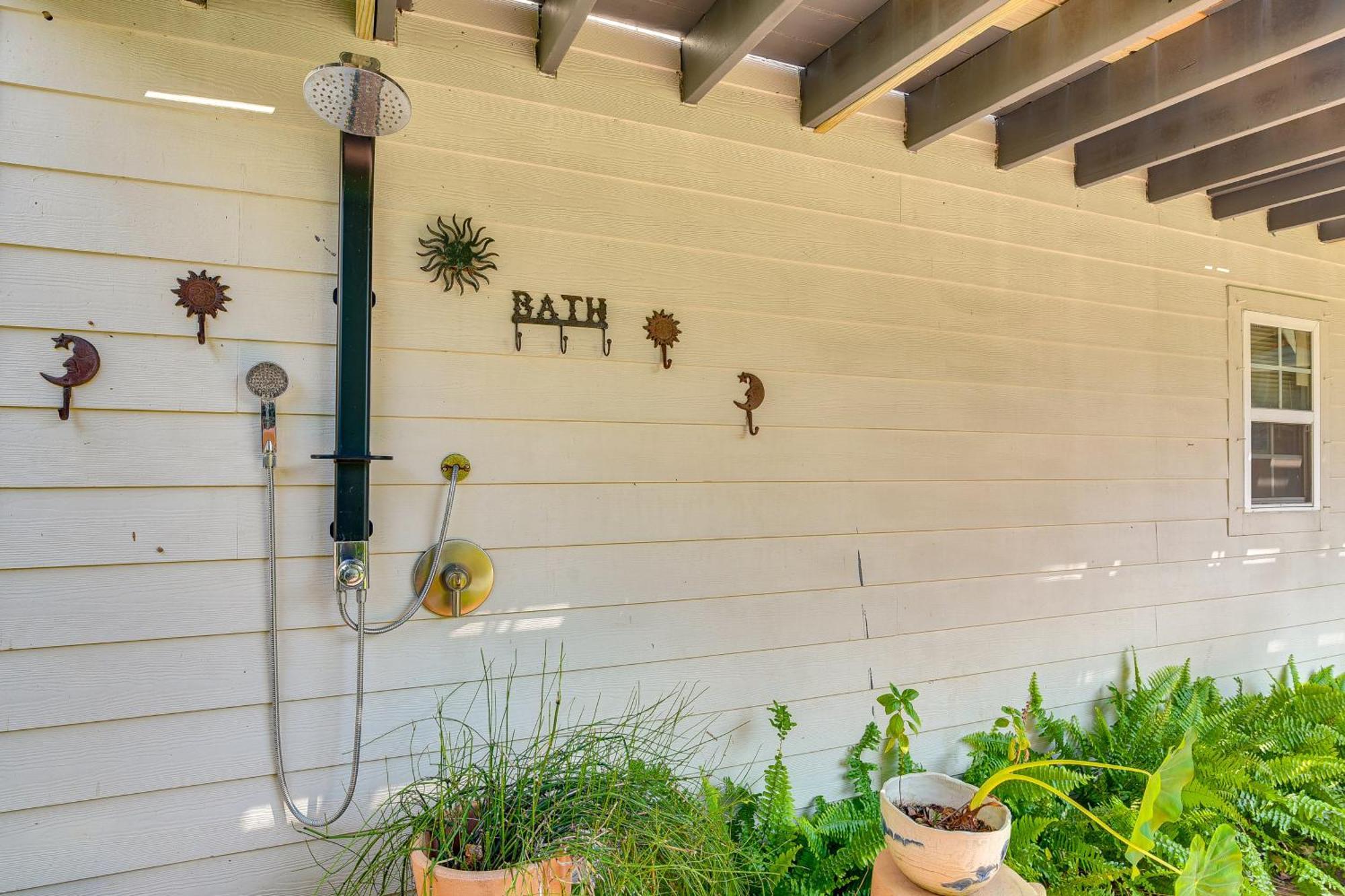 Cozy Galveston Apartment With Private Beach Pass! Kültér fotó