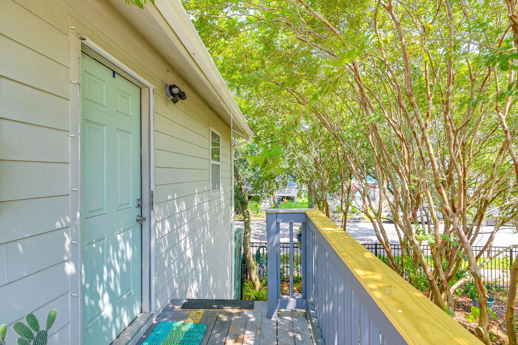 Cozy Galveston Apartment With Private Beach Pass! Kültér fotó