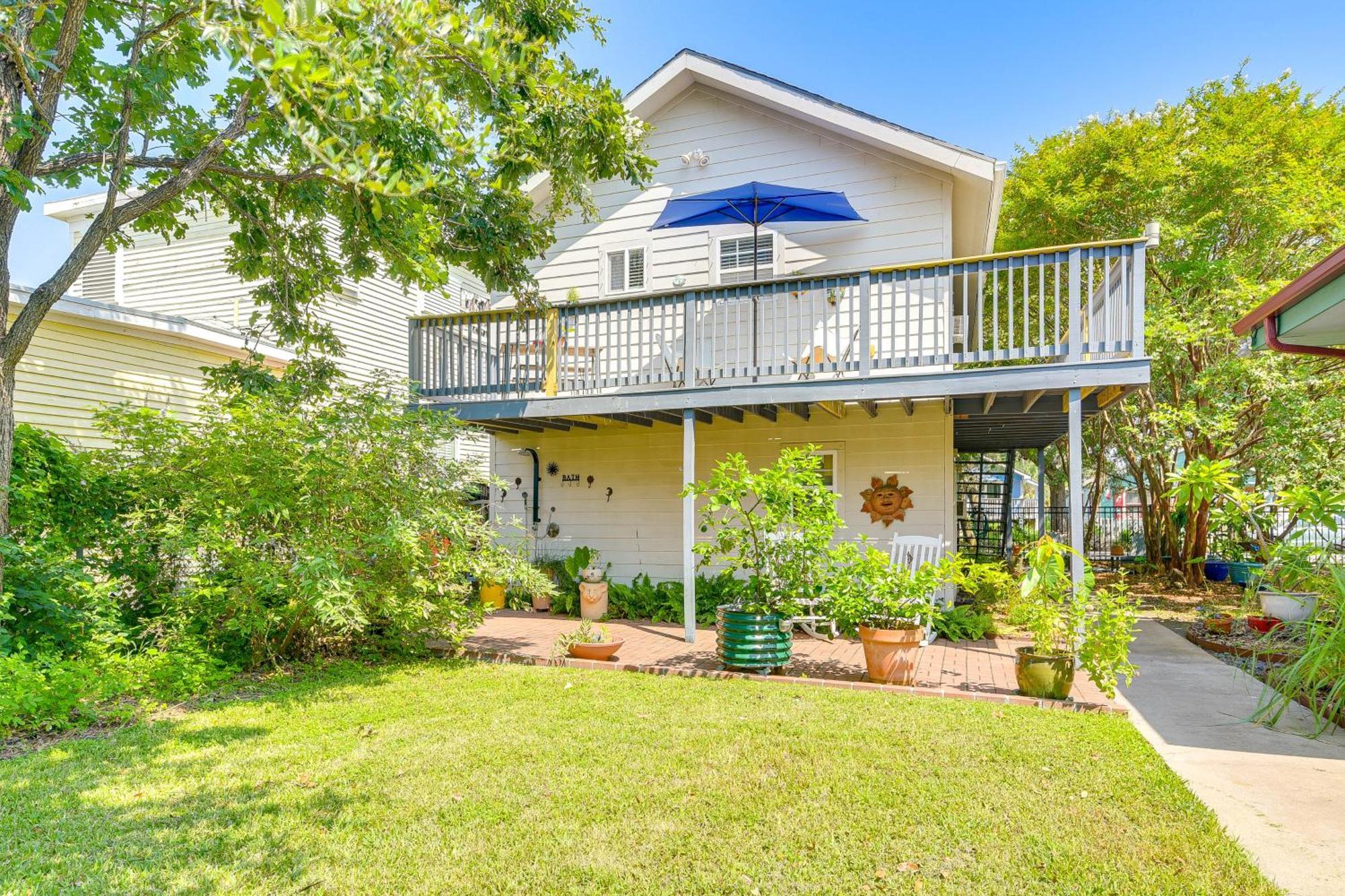 Cozy Galveston Apartment With Private Beach Pass! Kültér fotó